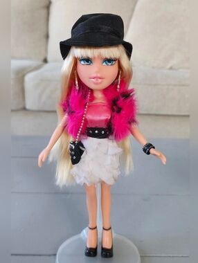 MGA Bratz Fashion Stylist Doll Cloe Blonde Pink Complete From Box Set RARE!